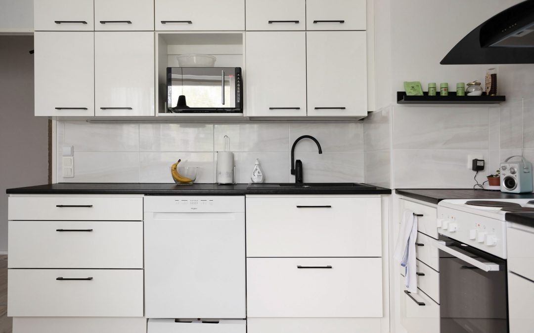 How Custom Cabinets Maximize Small Kitchens and Transform Tight Spaces