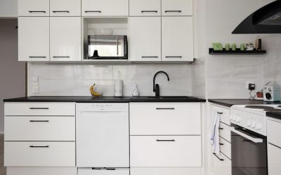 How Custom Cabinets Maximize Small Kitchens and Transform Tight Spaces